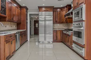34 Duke Dr, Manhasset Hills, NY 11040 - Photo 12