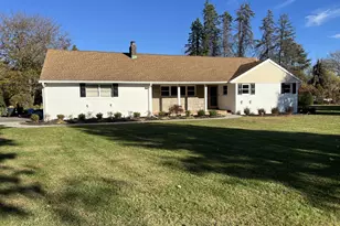 6 Oakridge Dr, Cold Spring Harbor, NY 11743 - Photo 2