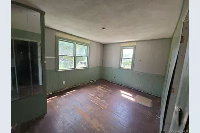 34 Thorburn Avenue, Patchogue, NY 11772 - Photo 12