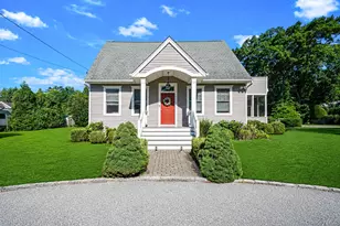 16 Foster Xing, East Quogue, NY 11942 - Photo 2