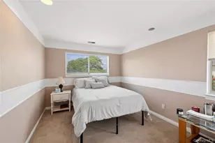 100 Baker Ct, Island Park, NY 11558 - Photo 10