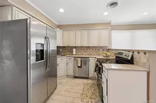 100 Baker Ct, Island Park, NY 11558 - Photo 4