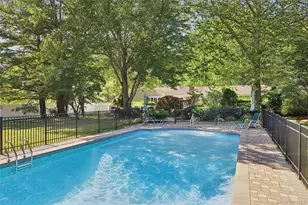 54 Dix Woods Dr, Melville, NY 11747 - Photo 22