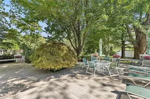 54 Dix Woods Dr, Melville, NY 11747 - Photo 18