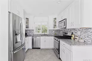 54 Dix Woods Dr, Melville, NY 11747 - Photo 4