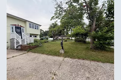 411 Mayflower Avenue, Brentwood, NY 11717 - Photo 2