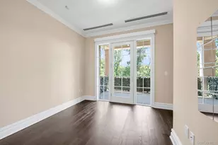 3000 Royal Ct, North Hills, NY 11040 - Photo 2