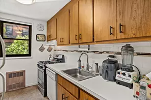 139-15 83rd Ave, Briarwood, NY 11435 - Photo 12