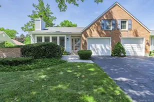 32 Chippendale Dr, Mount Sinai, NY 11766 - Photo 2