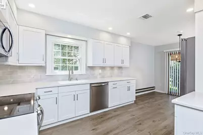 32 Chippendale Drive, Mount Sinai, NY 11766 - Photo 14
