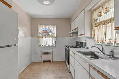 163 Laurel Drive, New Hyde Park, NY 11040 - Photo 16