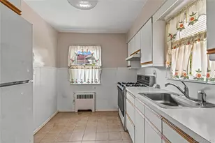 163 Laurel Dr, New Hyde Park, NY 11040 - Photo 16