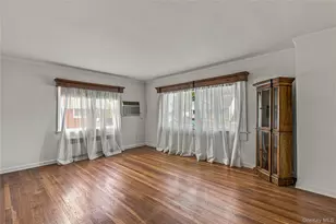 163 Laurel Dr, New Hyde Park, NY 11040 - Photo 4