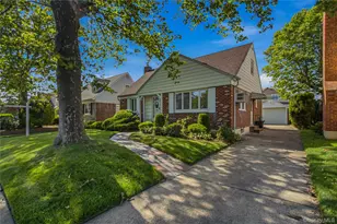 163 Laurel Dr, New Hyde Park, NY 11040 - Photo 2