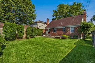 163 Laurel Dr, New Hyde Park, NY 11040 - Photo 22