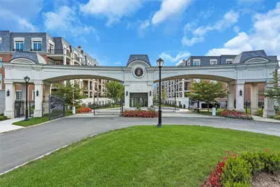 3000 Royal Court #3107, North Hills, NY 11040 - Photo 1