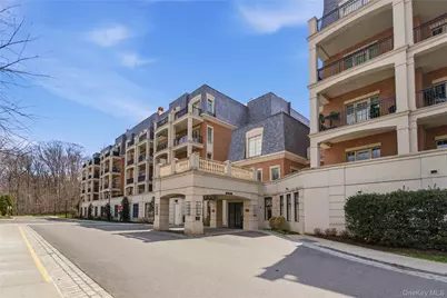 3000 Royal Court #3107, North Hills, NY 11040 - Photo 2