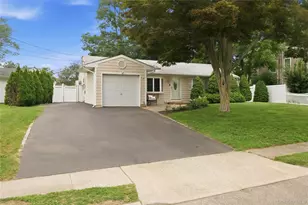 115 Argyle Ave, Selden, NY 11784 - Photo 2