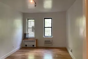 221 E 76th St, New York, NY 10021 - Photo 4