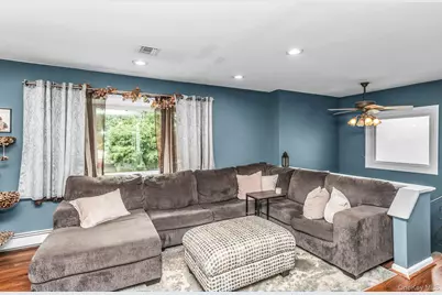 102 Willett Avenue, Sayville, NY 11782 - Photo 4