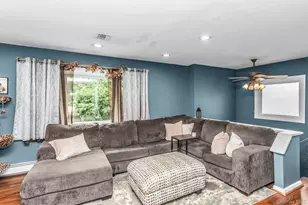102 Willett Ave, Sayville, NY 11782 - Photo 4