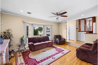 9 Florgate Road, Farmingdale, NY 11735 - Photo 8