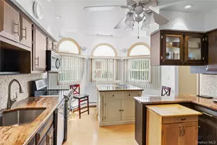9 Florgate Rd, Farmingdale, NY 11735 - Photo 14
