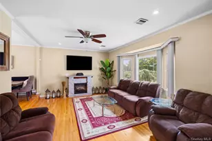 9 Florgate Rd, Farmingdale, NY 11735 - Photo 10