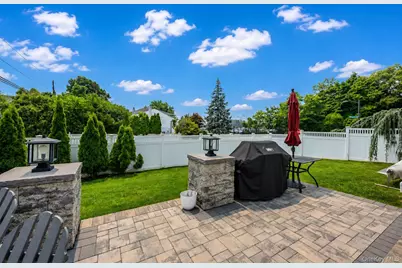 9 Florgate Road, Farmingdale, NY 11735 - Photo 8