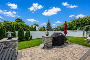 9 Florgate Rd, Farmingdale, NY 11735 - Photo 8