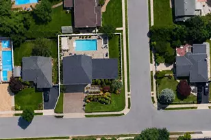 9 Florgate Rd, Farmingdale, NY 11735 - Photo 2