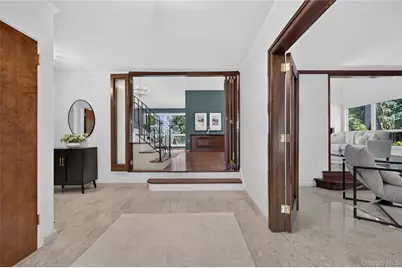 4 Waring Drive, Manhasset, NY 11030 - Photo 2