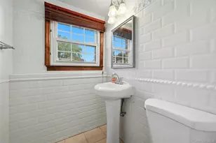 94 Ellensue Dr, Deer Park, NY 11729 - Photo 34