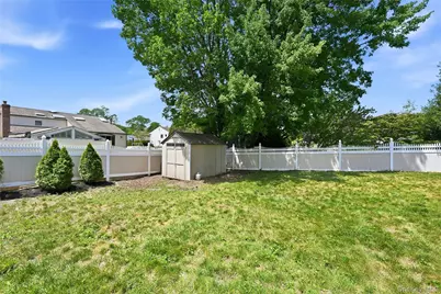 94 Ellensue Drive, Deer Park, NY 11729 - Photo 40