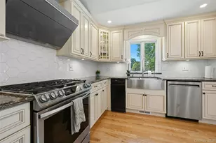 94 Ellensue Dr, Deer Park, NY 11729 - Photo 20