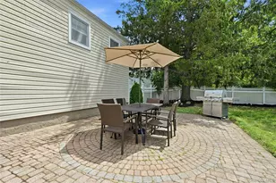94 Ellensue Dr, Deer Park, NY 11729 - Photo 38