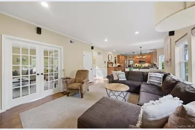 19 Sweetgum Lane, Miller Place, NY 11764 - Photo 10