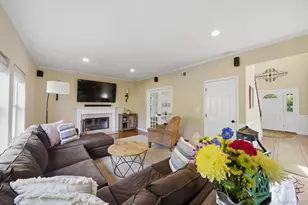 19 Sweetgum Ln, Miller Place, NY 11764 - Photo 8
