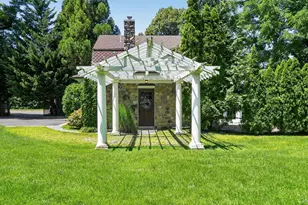 1058 Plandome Rd, Manhasset, NY 11030 - Photo 2