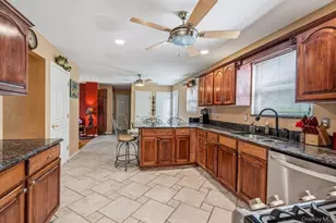 89 Floyd St, Deer Park, NY 11729 - Photo 8