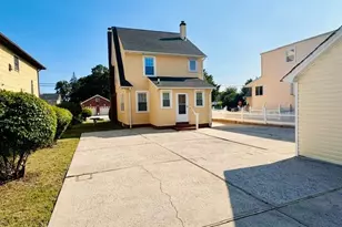 1424 Kiefer Ave, Elmont, NY 11003 - Photo 14