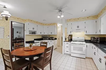 8 Ritchey Place, White Plains, NY 10605 - Photo 10