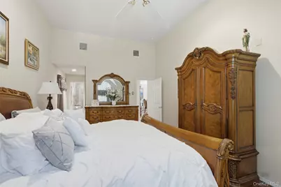 104 Lincoln Boulevard, Hauppauge, NY 11788 - Photo 10