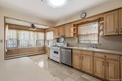 8315 264th Street, Glen Oaks, NY 11004 - Photo 10