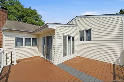 160 Clearmeadow Drive, East Meadow, NY 11554 - Photo 16