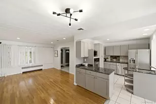 160 Clearmeadow Dr, East Meadow, NY 11554 - Photo 4
