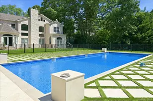 8 Headley Way, Woodbury, NY 11797 - Photo 32