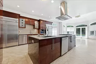 8 Headley Way, Woodbury, NY 11797 - Photo 14