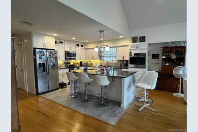 621 E Olive Street #2, Long Beach, NY 11561 - Photo 2