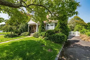 9 Croyden Ln, Hicksville, NY 11801 - Photo 20